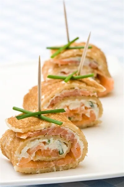 Закуска с семгой и ветчиной