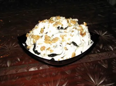 Салат из чернослива с орехами