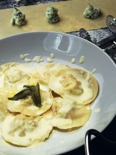 Равиоли с крабовым мясом и сливочным соусом