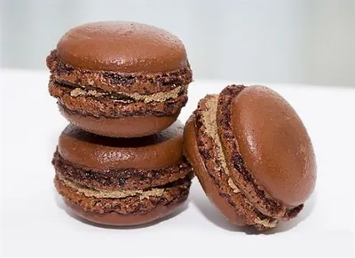 Двойные шоколадные меренги с молочным кремом