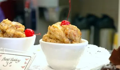 Теплый вишневый пудинг с ромом