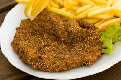 Телячьи отбивные под корочкой из базилика и пармезана