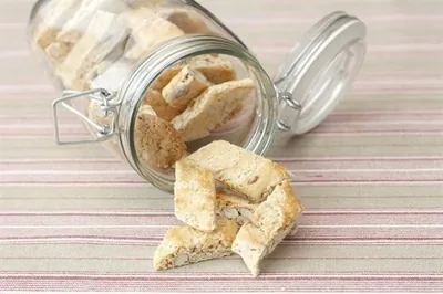 Бискотти с розмарином и пармезаном