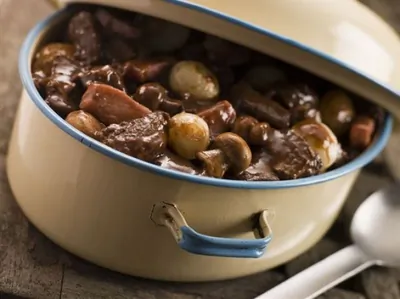 Говядина по бургундски (Boeuf bourguignon)
