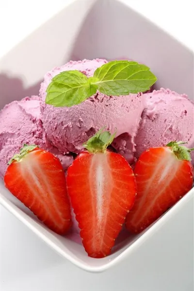 Йогуртовая гранита с клубникой