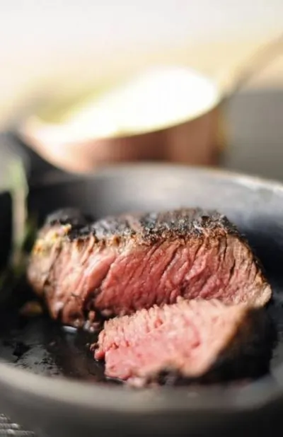 Филе миньон с перечным соусом