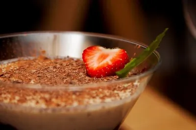 Клубничное тирамису с кофейными бисквитами