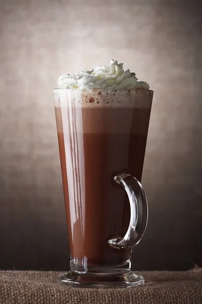 Горячий шоколад с ореховым ликером и ромом