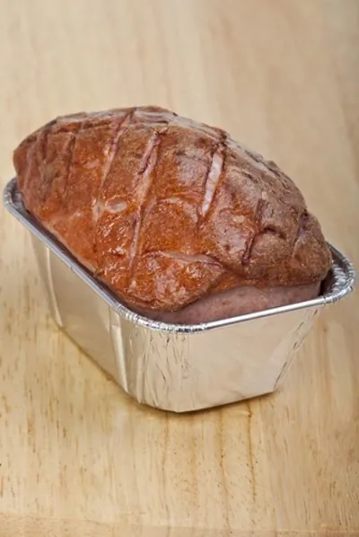 Французский мясной хлеб с черносливом и фисташками