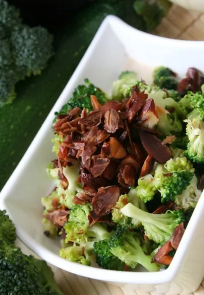 Брокколи с миндалем (almondine)