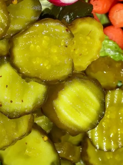 Хрустящие маринованные огурцы с укропом