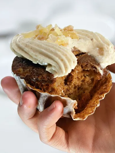 Капкейк с яблоком, специями и кремом из «Филадельфии» с корицей