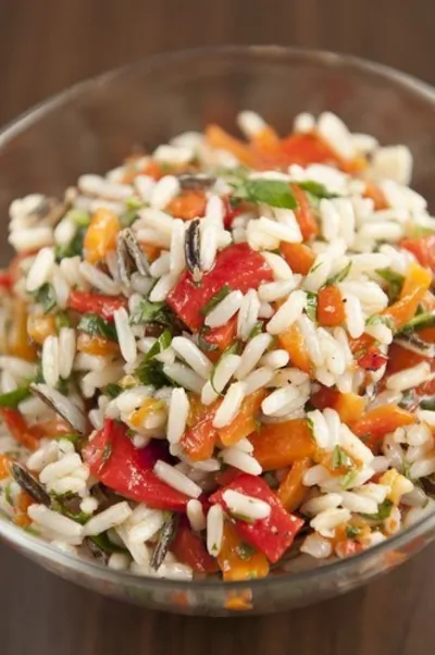 Пилаф с тыквой, красными перцами и жареными тыквенными семечками