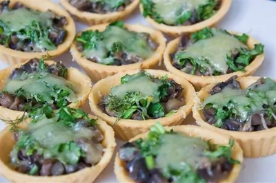 Шпинат с грибами и трюфельным маслом