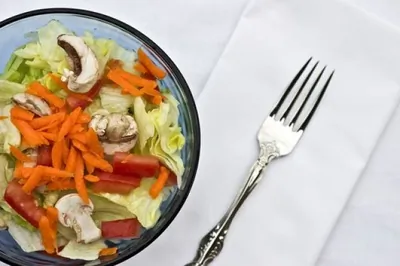 Салат из моркови и грибов