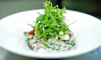 Салат с говяжьим языком под майонезом с зеленью