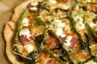 Пицца со спаржей и баклажаном