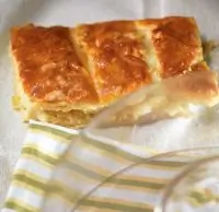 Пирог из порея и сыра грюйер