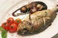 Карп, фаршированный овощами