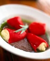 Соленая треска с перцем и томатным соусом