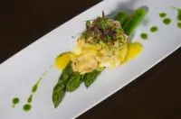 Болтунья с картофелем и горохом или спаржей