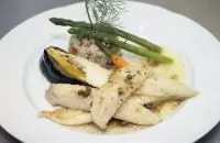 Камбала под соусом из креветок