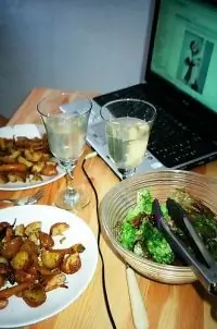 Печеный молодой картофель с морковью и лисичками