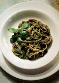 Паста с соусом песто из рукколы и грецких орехов