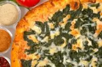 Галеты с сыром фета, шпинатом и кедровыми орешками