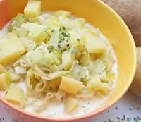 Суп картофельный с луком-пореем и кислым молоком