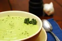 Овощной суп с сельдереем и авокадо