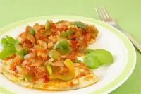 Камбала, тушеная с овощами