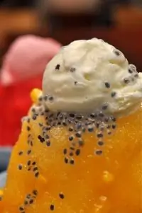 Маринованное манго с кокосовым мороженым