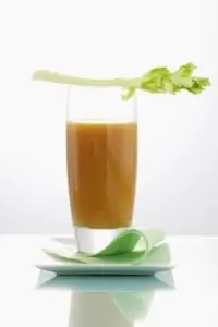 Напиток из брокколи, сельдерея и кормовой капусты