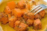 Тушеная тыква с травами