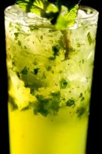 Ромово-мятный коктейль