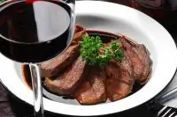 Говядина в винном соусе