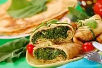 Блинчики со шпинатом и четырьмя сырами