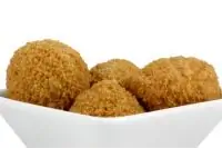 Жареные фаршированные маслины с козьим сыром