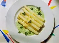 Спаржа с петрушкой и анчоусами