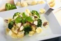 Соте из анчоусов с брокколи