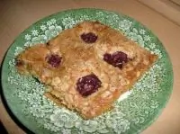 Пирог с вишней и овсяными хлопьями