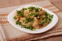 Курица тушеная с имбирем и анисом