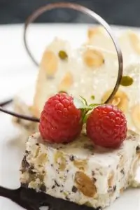 Тирамису из белого шоколада и малины