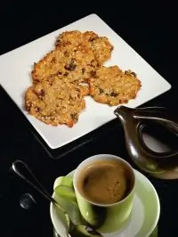 Овсяное печенье с изюмом и кунжутом