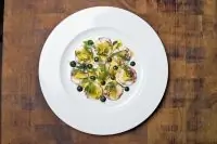 Салат из осьминогов в соусе винегрет из цитрусовых и устриц