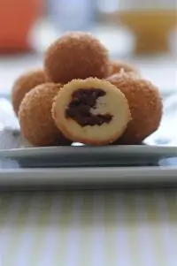 Сырные крокеты с томатами