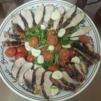 Салат «Цезарь» с чесночным майонезом