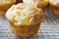 Пирожные с манго с сиропом из лайма