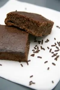 Шоколадные пирожные с черносливом